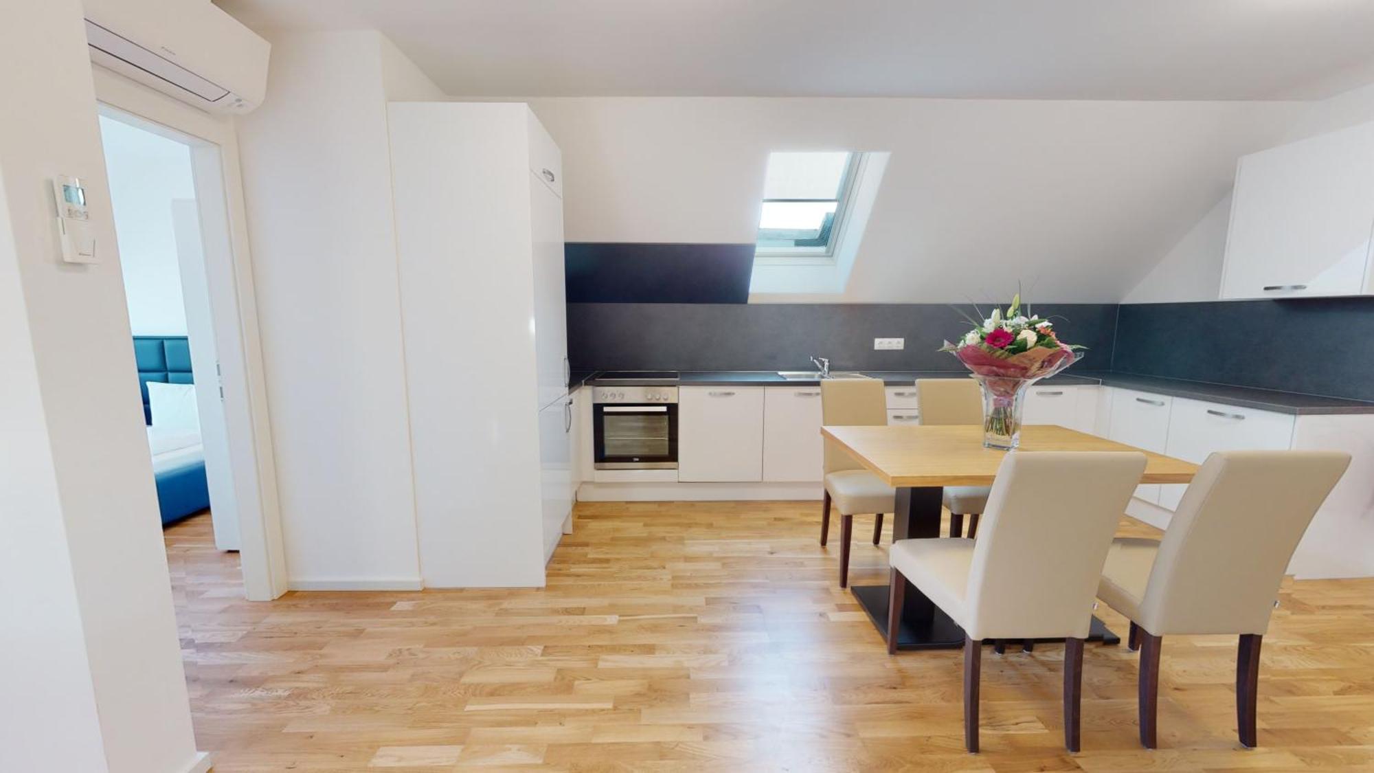 Alon Homes Vienna - Premium City Center Apartments Room photo